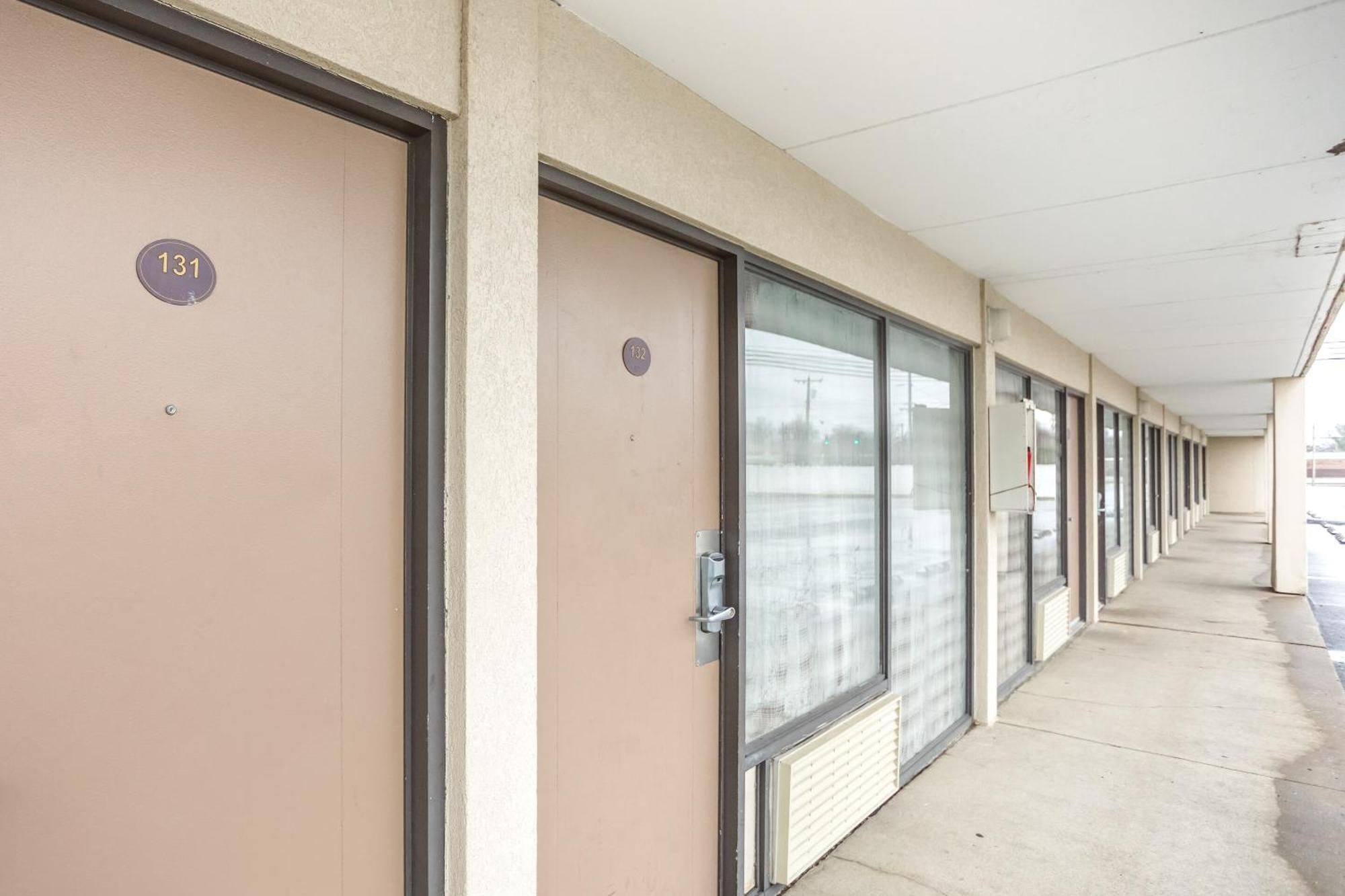 Oyo Townhouse Owensboro West Hotel Exterior foto